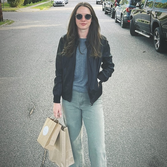 Meet your Posher, Elaine - Picture 1 of 4